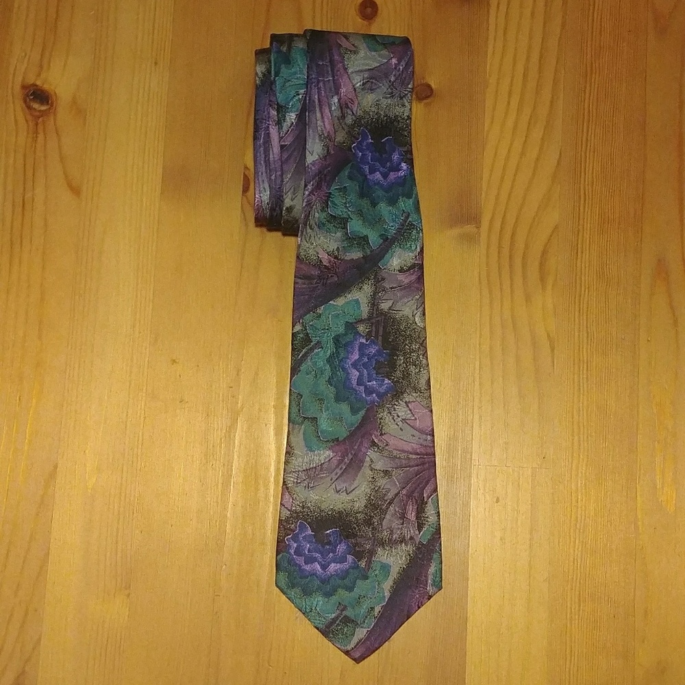 GUC BRIONI VINTAGE SILK TIE